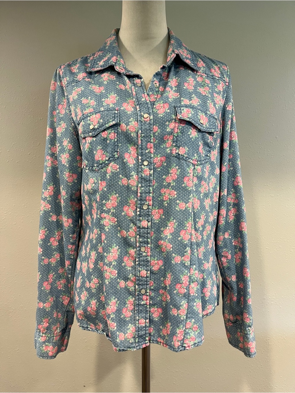 Maurices Floral Denim Button-Up Shirt size large